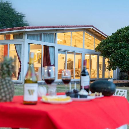 Stayvista At Idyllic Farmhouse - A Glasshouse With Outdoor Pool Gurgaon Ngoại thất bức ảnh