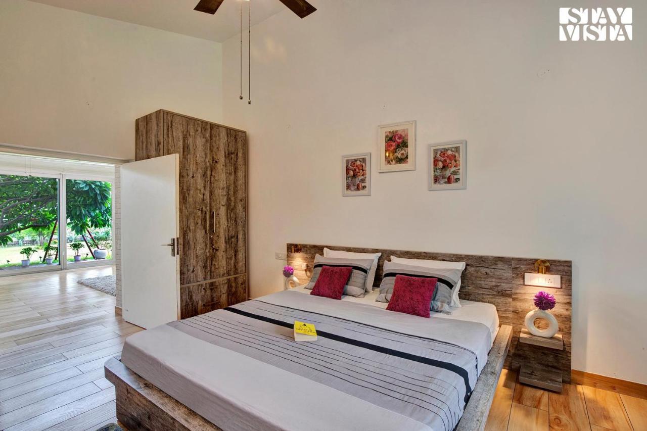 Stayvista At Idyllic Farmhouse - A Glasshouse With Outdoor Pool Gurgaon Ngoại thất bức ảnh