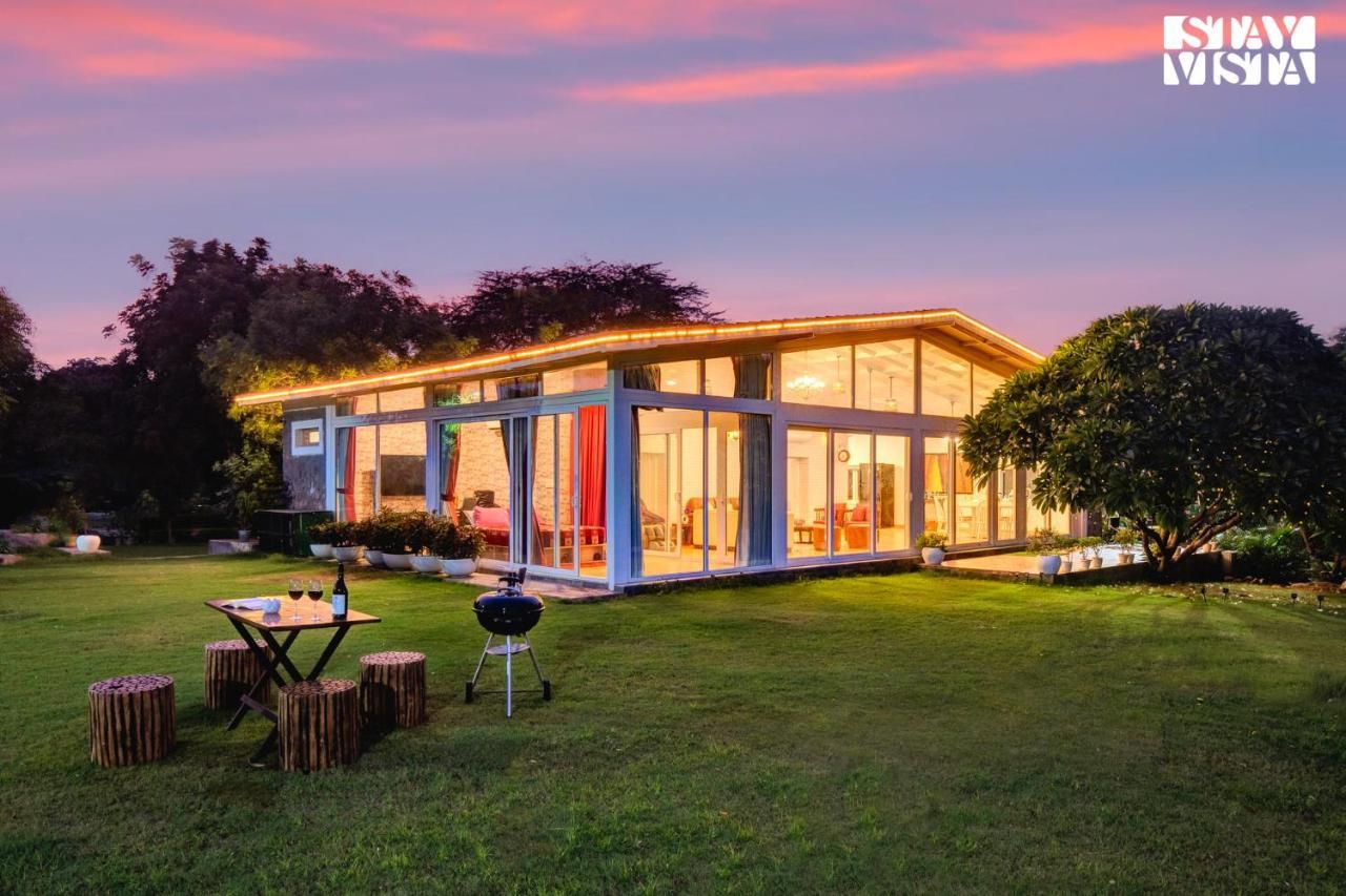 Stayvista At Idyllic Farmhouse - A Glasshouse With Outdoor Pool Gurgaon Ngoại thất bức ảnh
